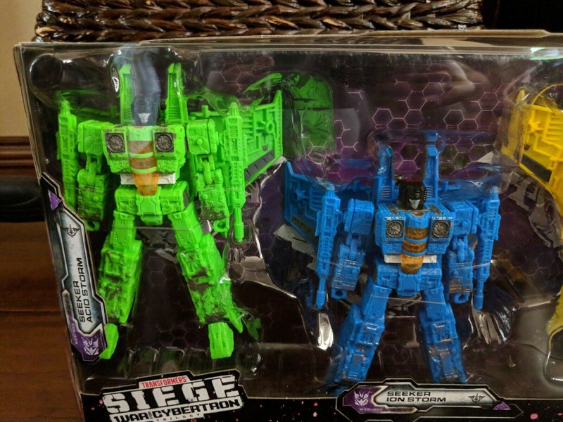 Transformers Siege Rainmakers Boxset First Look In Package  (2 of 8)